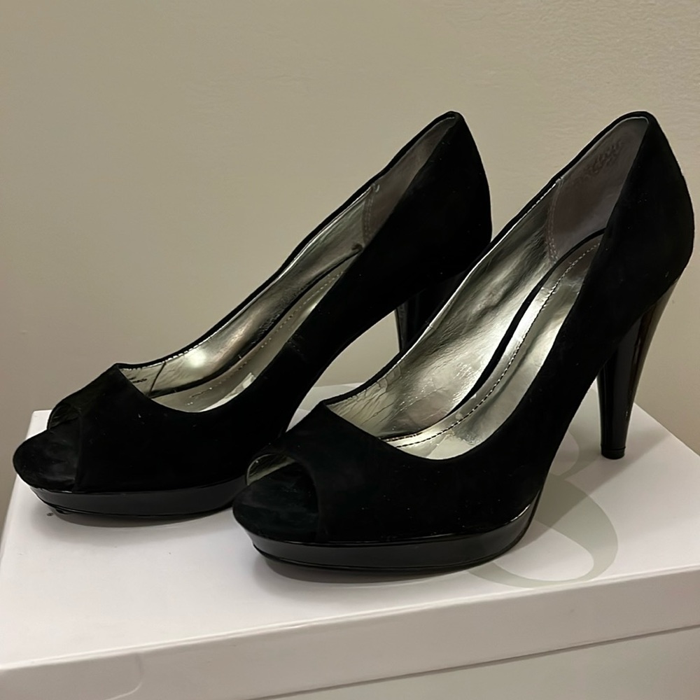 Suede Peep Toe Pump / Black / Size 6.5